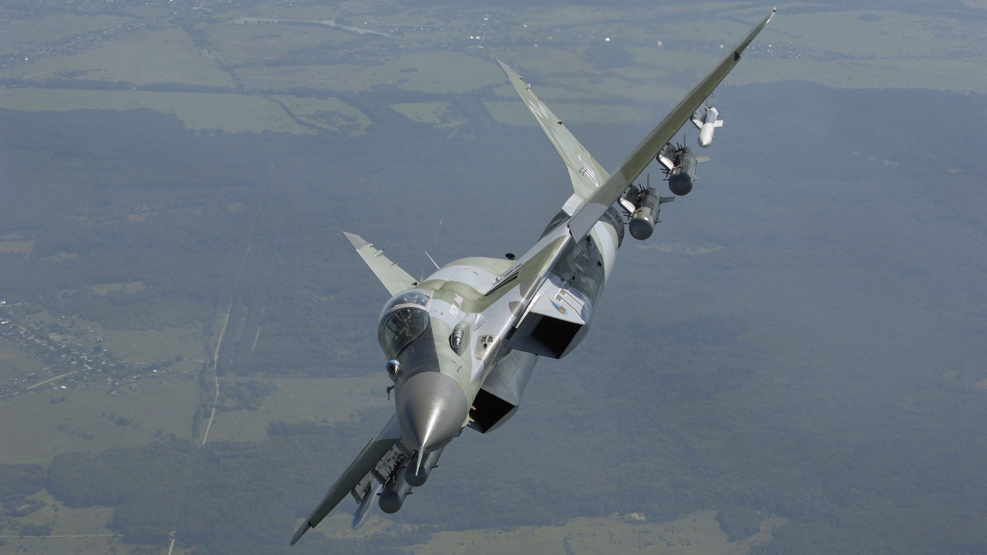 从亚平宁到卡塔尔，什琴斯尼的双重焦点战