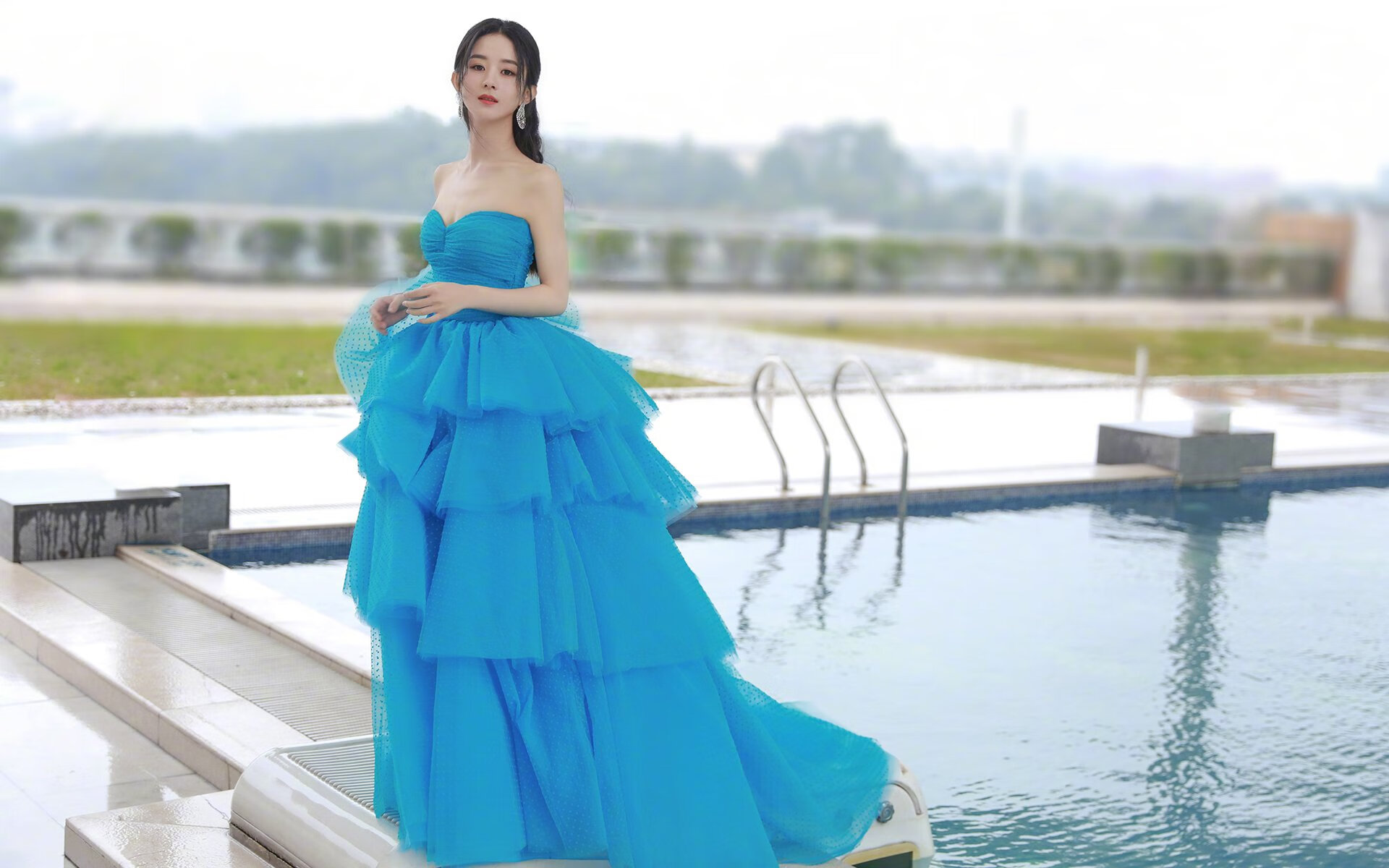 当闪电突袭撞上草原洪流,两种足球美学的极致对决